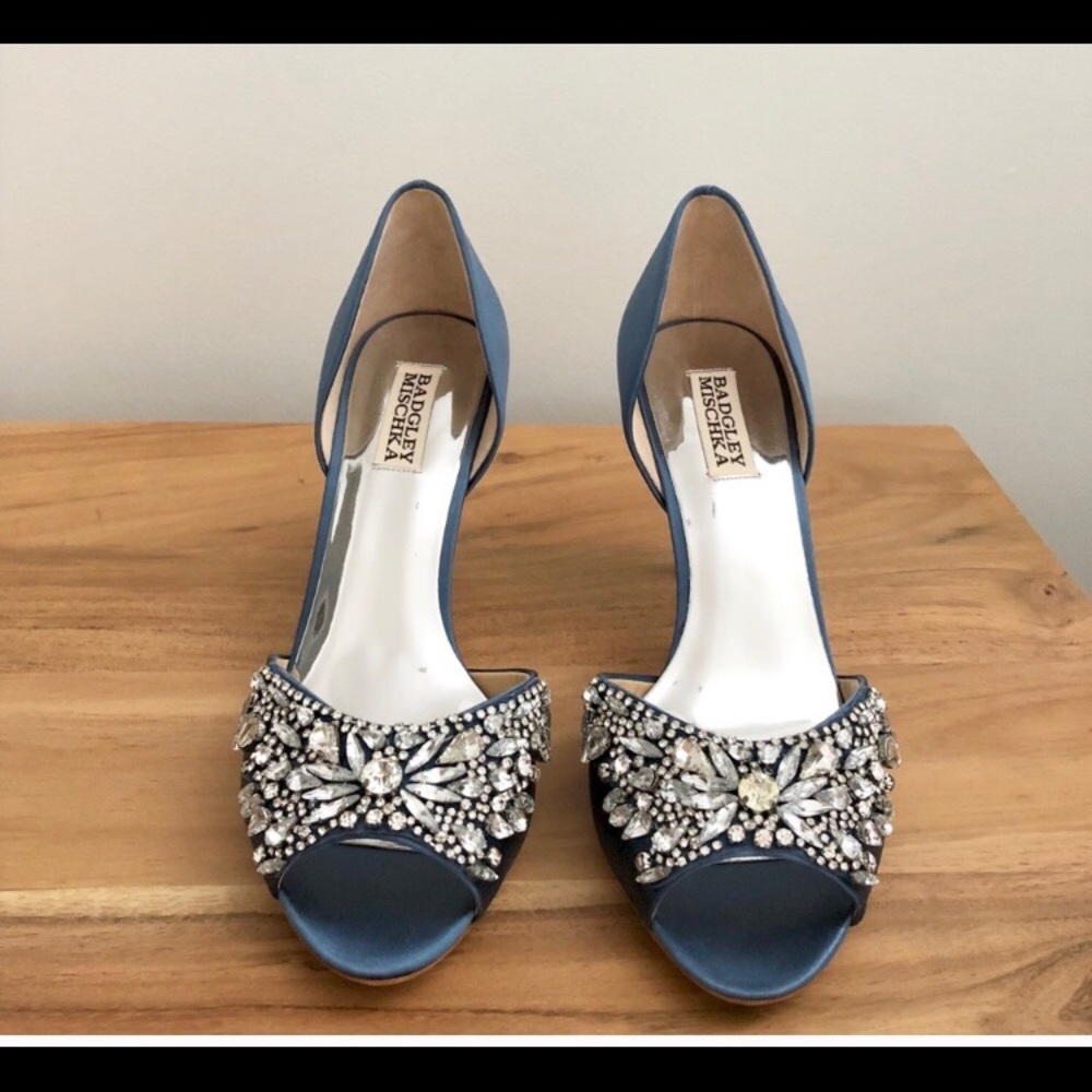 Dusty blue heel